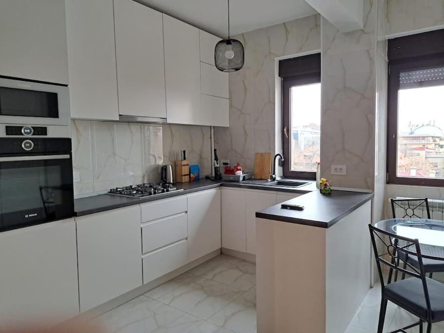 Classy Apartment With Parking In The City Center Bukarest Exterior foto