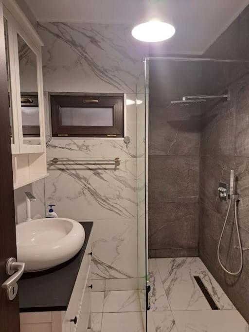 Classy Apartment With Parking In The City Center Bukarest Exterior foto