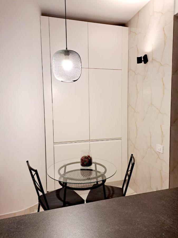 Classy Apartment With Parking In The City Center Bukarest Exterior foto