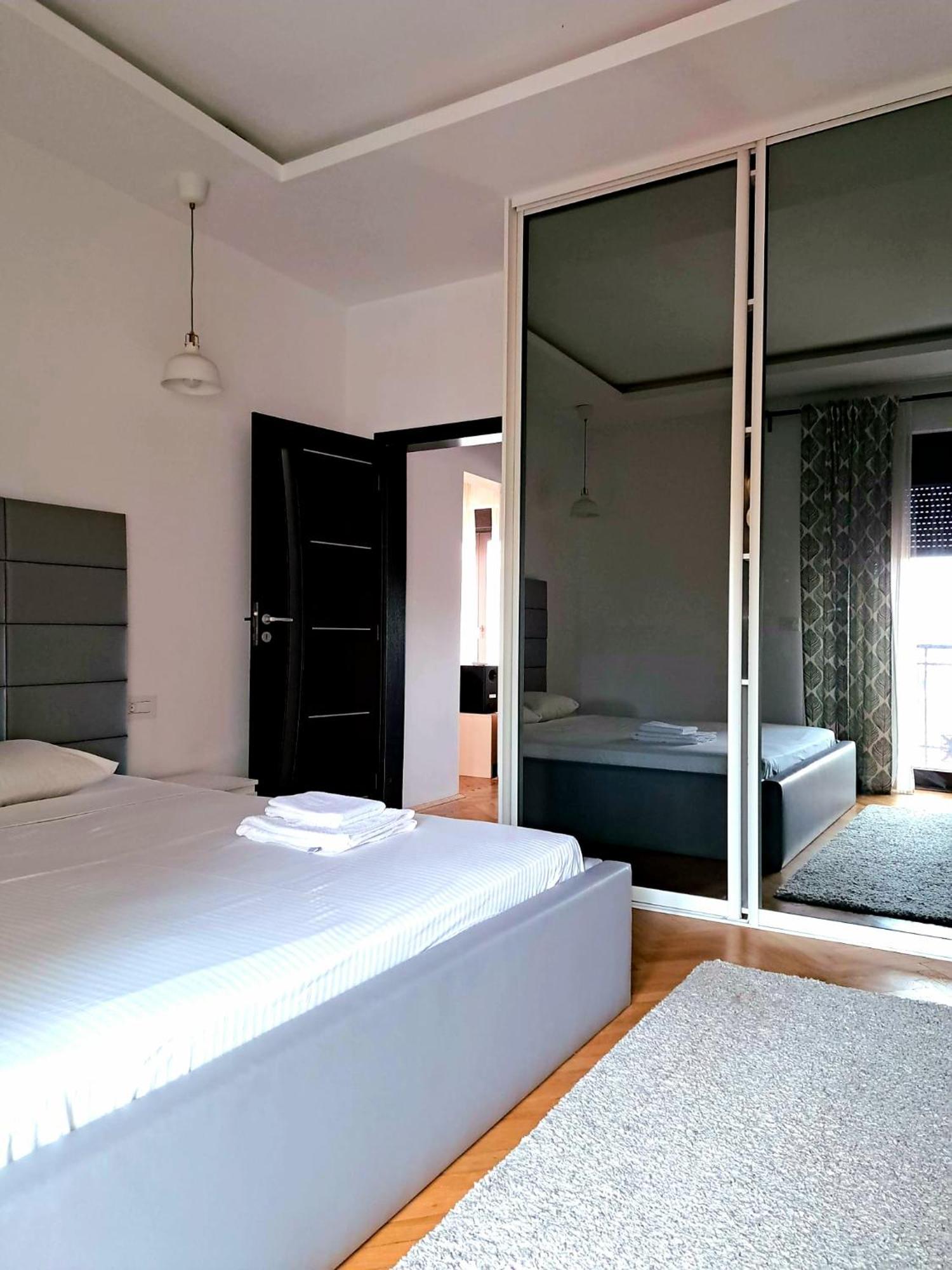 Classy Apartment With Parking In The City Center Bukarest Exterior foto